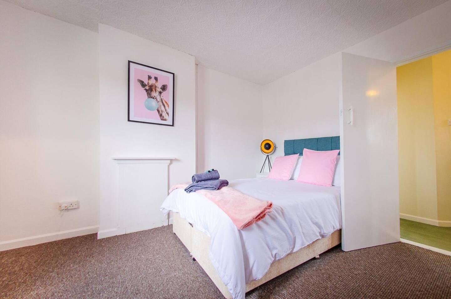 4 Bed - 2 Baths 1 Walk In Shower Lots Of Parking Ipswich Exterior foto