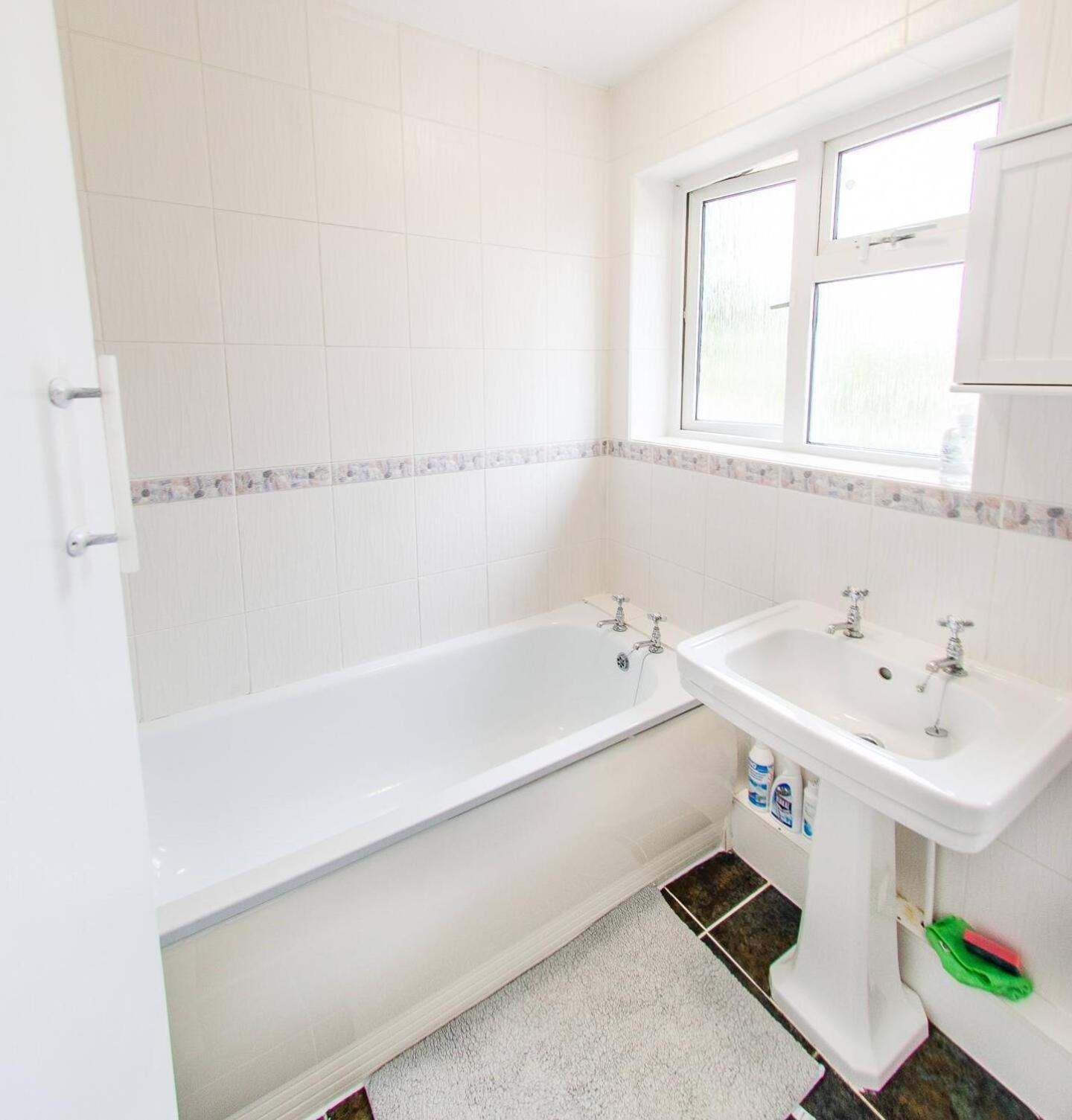 4 Bed - 2 Baths 1 Walk In Shower Lots Of Parking Ipswich Exterior foto
